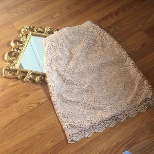 Uniqlo lace nude skirt (xs)
